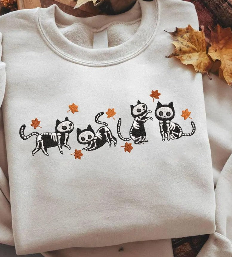 Yasmina - Handgefertigter Damen Pullover mit Skelett-Katzen